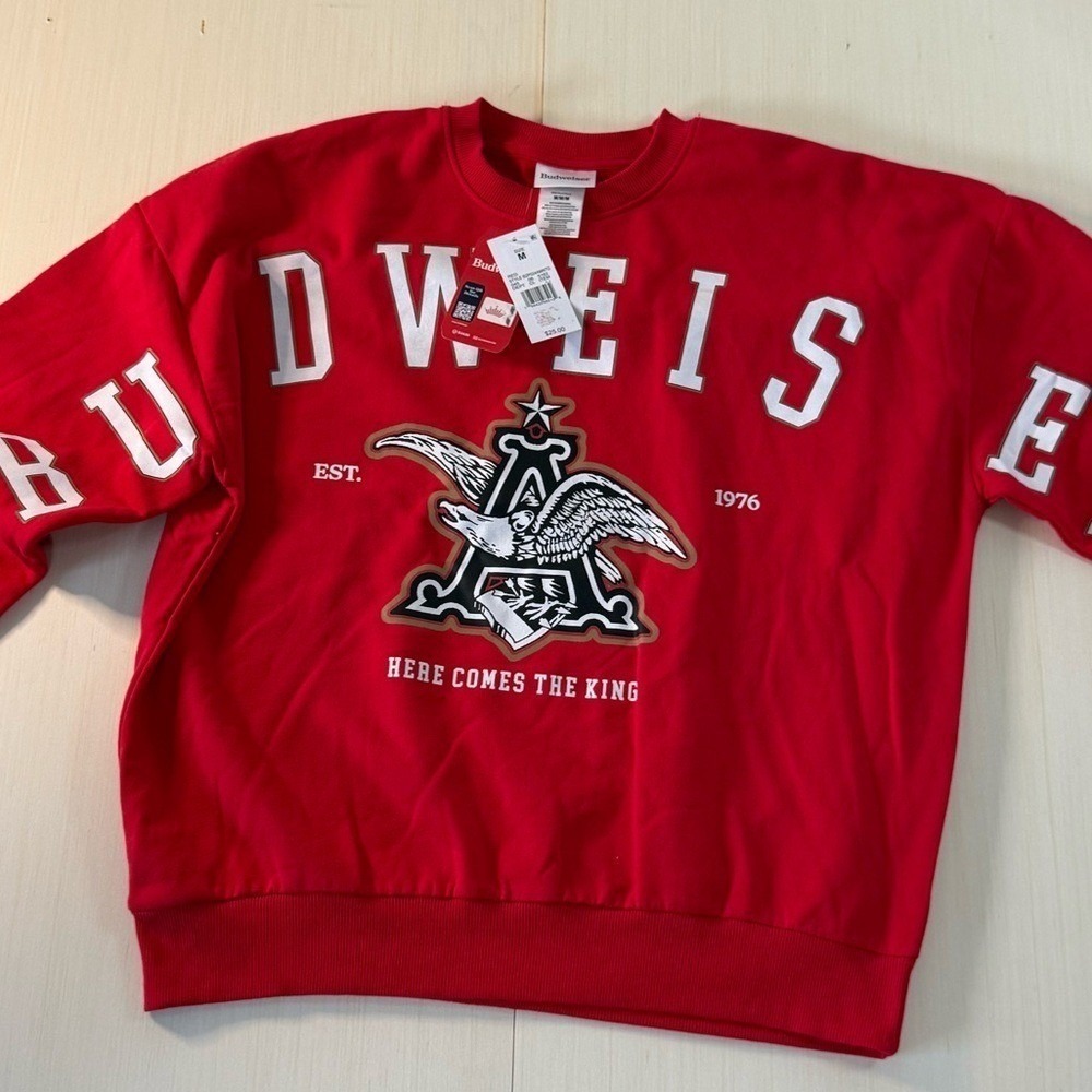 Budweiser Mens Red Graphic Sweatshirt Here Comes The King Crewneck Size M NWT